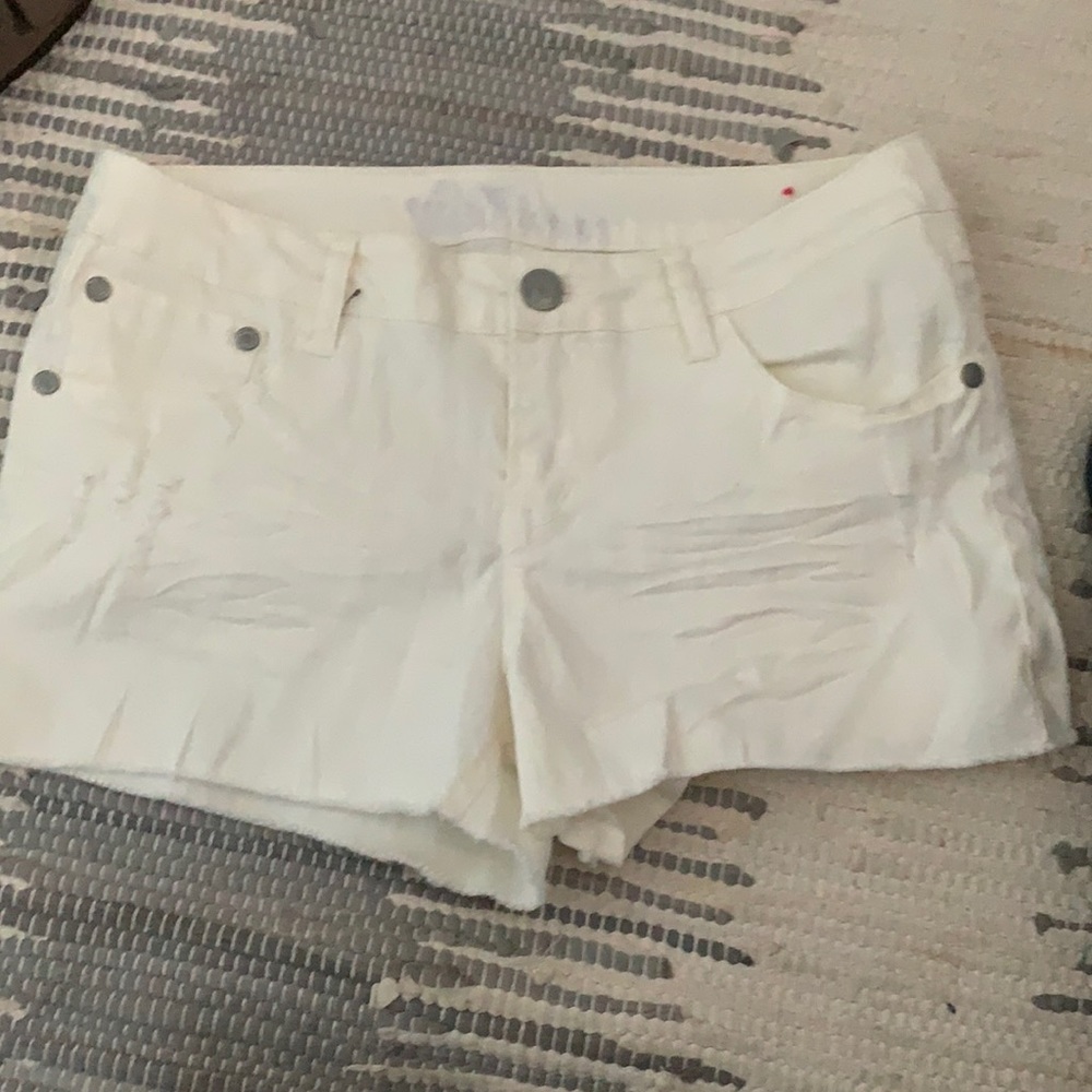 White jetting shorts